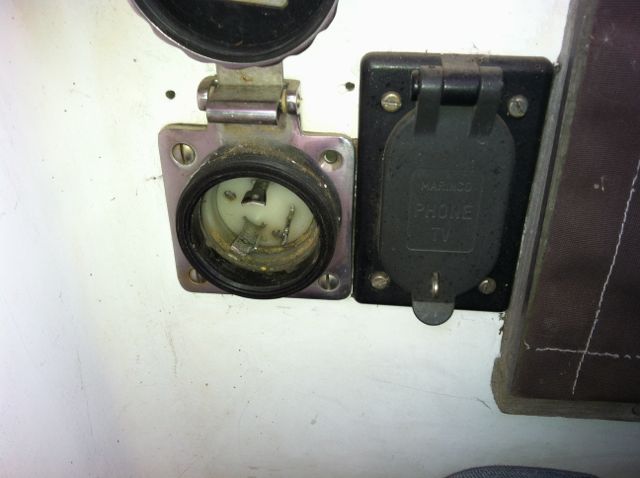 Zoom in shore-power connection