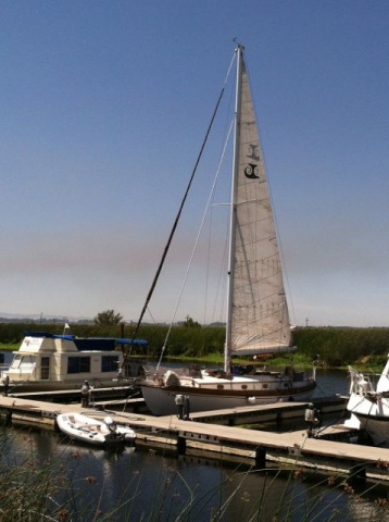 Zoom in Checking out the main on Tayana 37 Ramble On