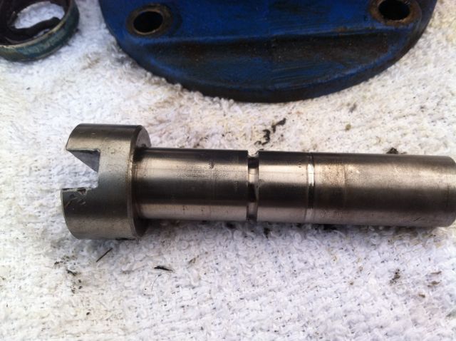 Zoom in Pump shaft scored from old seal