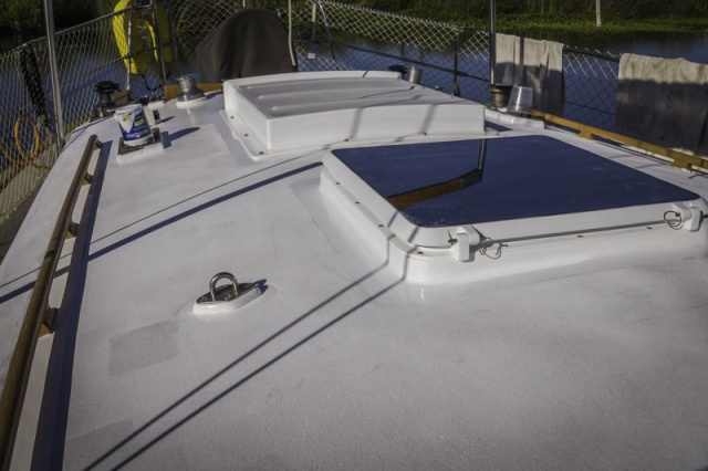 Zoom in It's hard to tell, but the non-skid is gray like the hatch cover